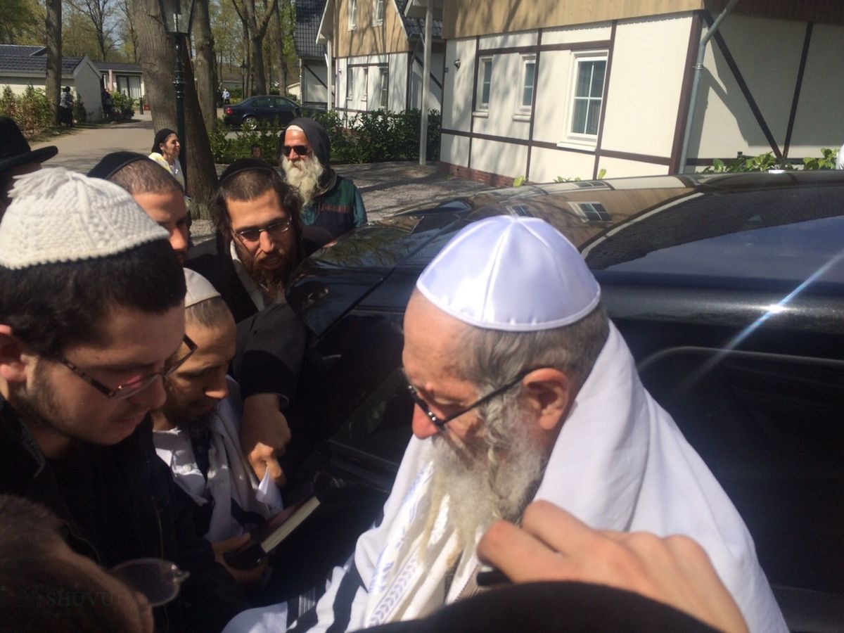 The Esteemed Rabbi Eliezer Berland shlit"a Arrives at the Village for Shabbat