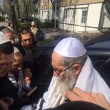 הגה"צ ר' אליעזר ברלנד שליט"א מגיע לכפר לקראת שבת