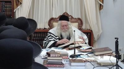 שיעור לחסידים במעונו של הגה"צ רבי אליעזר ברלנד שליט"א