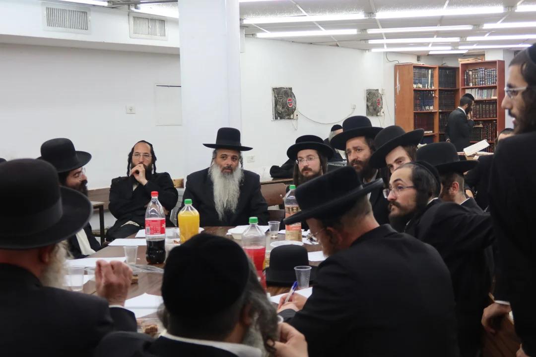 רק תחיקו עצמכם ביחד אזי תהיו אנשים כשרים • כינוס היסוד 'התאחדות האברכים' בקהילת קודש שובו בנים