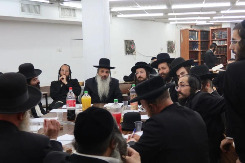 רק תחיקו עצמכם ביחד אזי תהיו אנשים כשרים • כינוס היסוד 'התאחדות האברכים' בקהילת