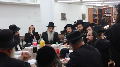 רק תחיקו עצמכם ביחד אזי תהיו אנשים כשרים • כינוס היסוד 'התאחדות האברכים' בקהילת קודש שובו בנים