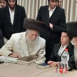 הרב שליט"א בשמחת הבר מצווה לנכדו הבה"ח יעקב ב"ר נחמן ברלנד הי"ו