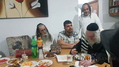 הגה"צ הרב אליעזר ברלנד שליט"א בחוג בית בירושלים - גלריית תמונות