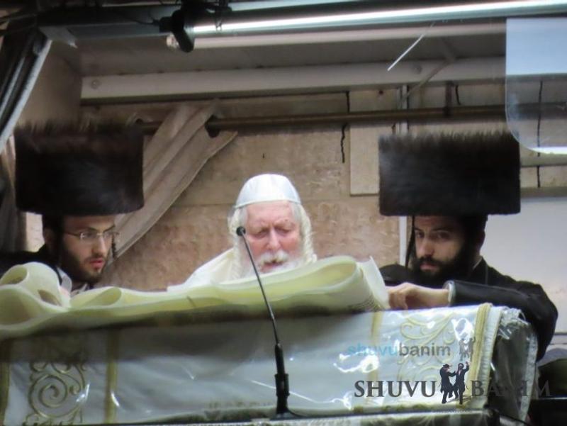 תְּשׁוּעָתָם הָיְתָה לָנֶצַח • תיעוד מקריאת המגילה ליל שושן פורים בחצר הגה"צ רבי