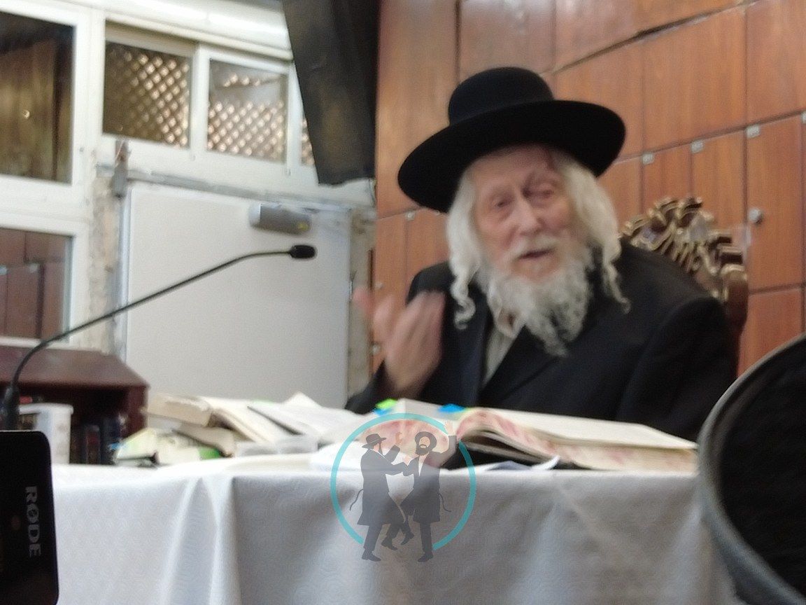 Regardez : Cérémonie du Tikoune 'Hatsot avec le Rav Eliezer Berland chlita à la veille de Roch 'Hodech Mena'hem Av : "Le Temple n'a pas été détruit — à chaque Tikoune 'Hatsot, nous le reconstruisons à nouveau"