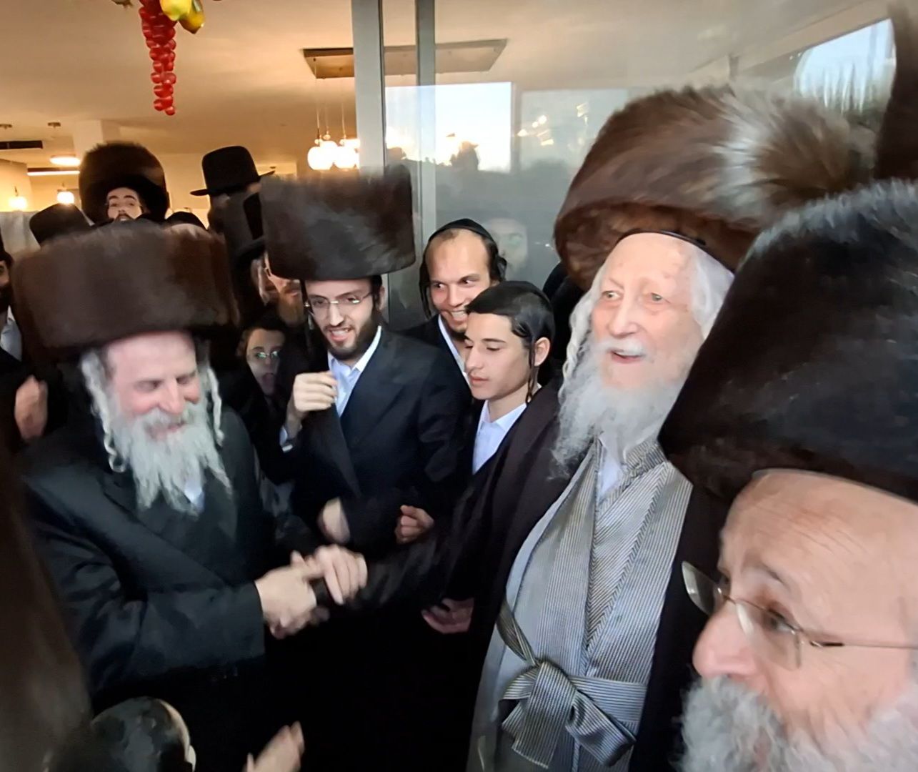 וּבְכֵן צַדִּיקִים ◇ חתונת נין הגה"צ רבי אליעזר ברלנד שליט"א