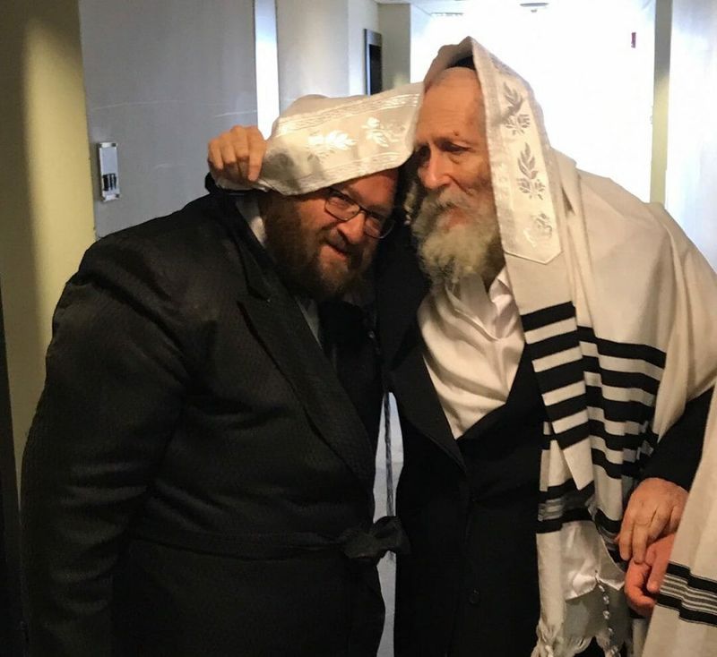 העסקן אהרן בוימיל שליוה את האדמו