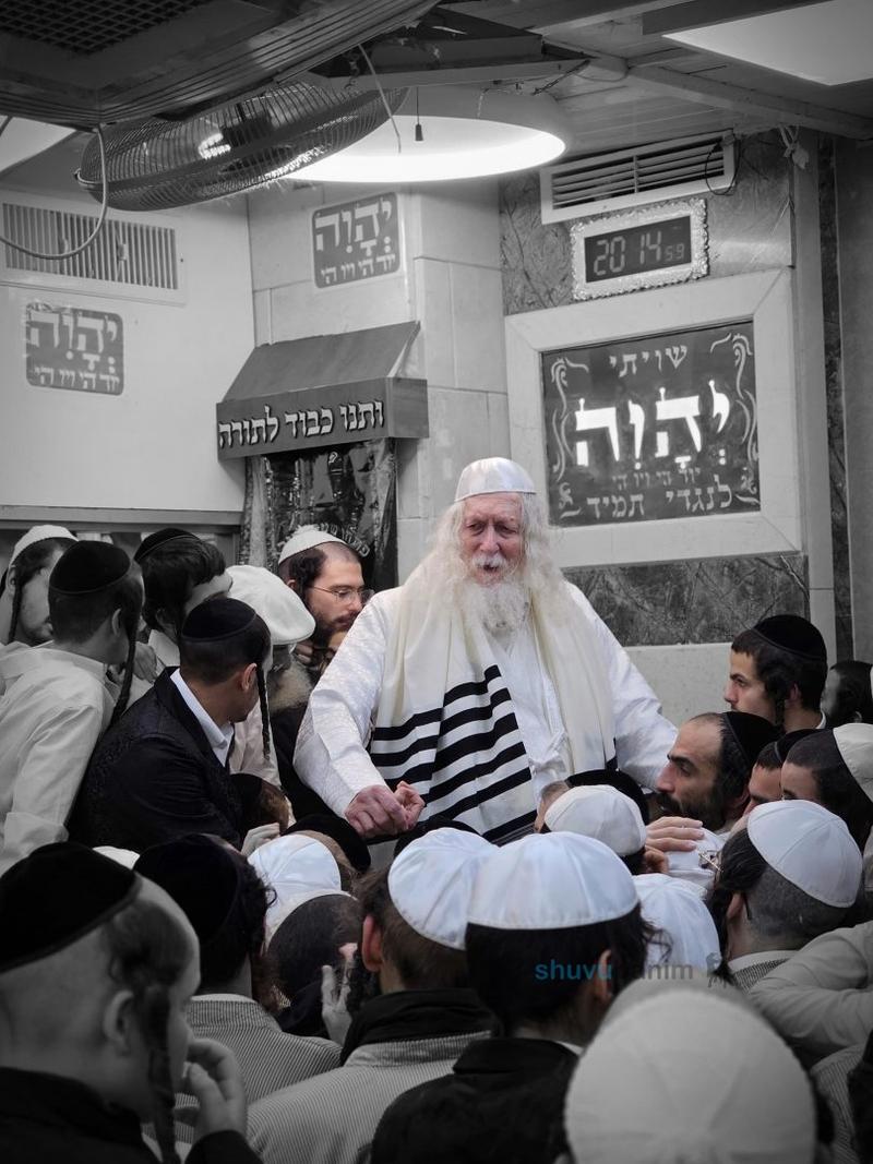 "וְעָשׂוּ לִי מִקְדָּשׁ וְשָׁכַנְתִּי בְּתוֹכָם" • שבת פרשת תרומה בצילו של הגה"צ