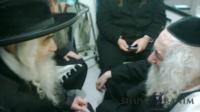 גלריית תמונות: גדולי ישראל מגיעים לנחם את הגה"צ הרב אליעזר ברלנד שליט"א