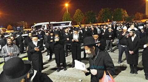 עצרת תפילה וזעקה לפני הכנסת מורינו הרב ברלנד שליט"א למאסר