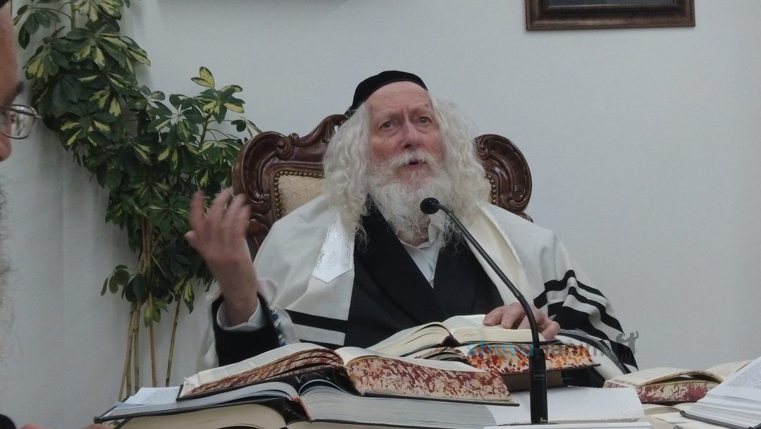 שיעור בבית הגה"צ רבי אליעזר ברלנד שליט"א למניין הנץ בניגונים בקהילת נצח ישראל במודיעין עילית