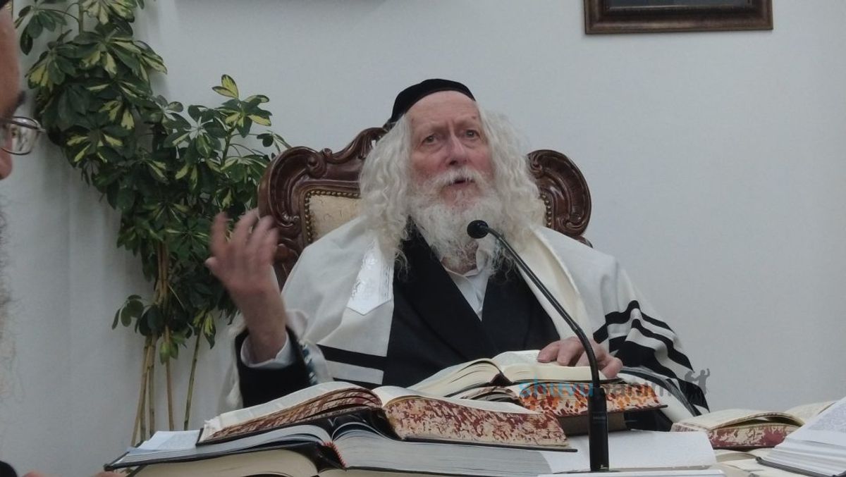 שיעור בבית הגה"צ רבי אליעזר ברלנד שליט"א למניין הנץ בניגונים בקהילת נצח ישראל במודיעין עילית