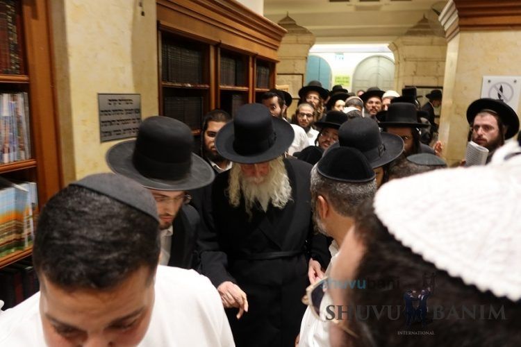 Rav Berland Shlit"a Prays at Kever Rachel on the Night of the Hilulah