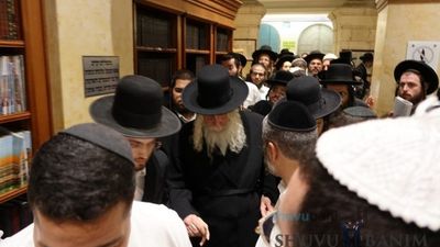 Rav Berland Shlit"a Prays at Kever Rachel on the Night of the Hilulah