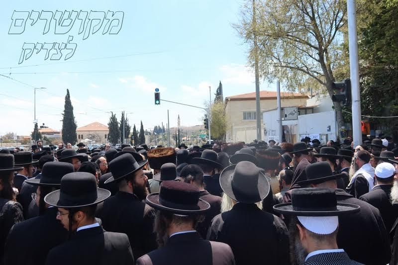 תמונות ממסע הלוויה של הצדקת מרת לאה יוכבד זינגר ע"ה, בהשתתפות מורינו הרב שליט"א