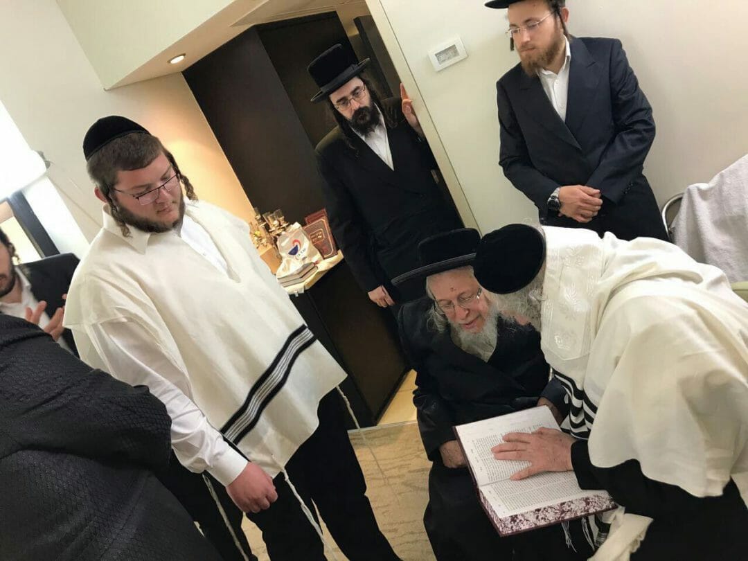 כ"ק האדמור מסטראפקוב שליטא בביקורו אצל הגה"צ הרב אליעזר ברלנד שליט"א - "כולם יראו את הרב ויבינו מה זה מראה כהן, ממש כהן גדול"