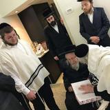 כ"ק האדמור מסטראפקוב שליטא בביקורו אצל הגה"צ הרב אליעזר ברלנד שליט"א - "כולם יראו את הרב ויבינו מה זה מראה כהן, ממש כהן גדול"