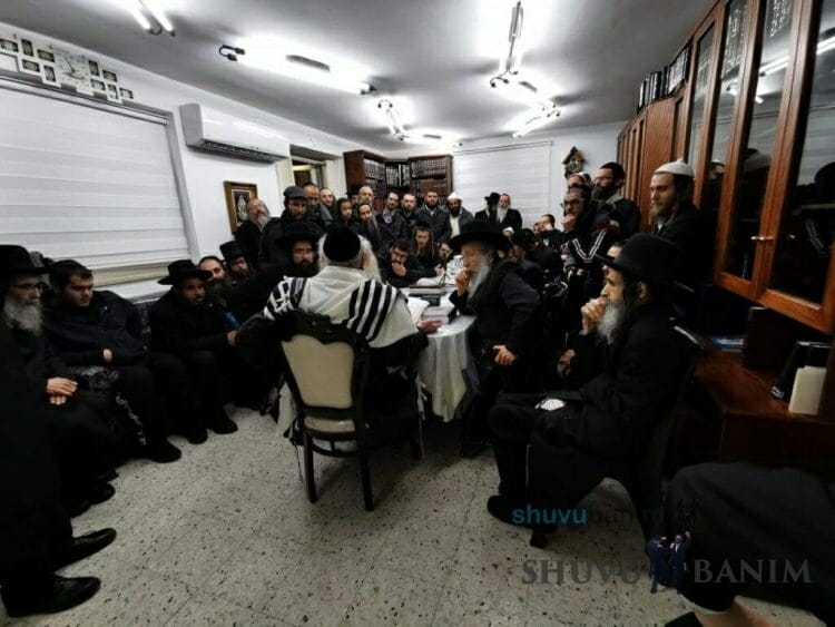 Shiur in Rav Berland’s Home to Group from Harish