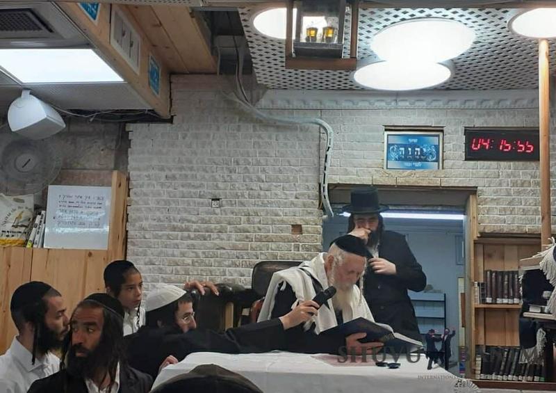 תפילת שחרית ושיעור בדף היומי עם הרב שליט"א