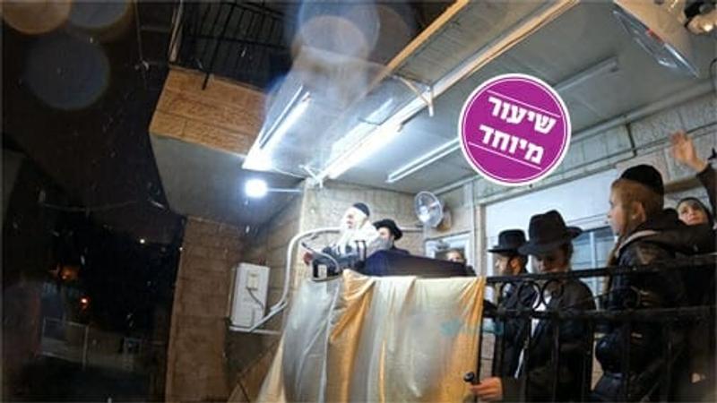 כתוביות: השלג יורד ומורינו הרב ברלנד שליט"א בשיעור אש להבה - י"ח שבט תשפ"ב