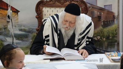 נֵס לַשּׁוֹשַׁנִּים ◇ מעמד כינוס חנוכה וחלוקת 'חנוכה געלט' לילדי ת"ת 'דורשי יחודך'