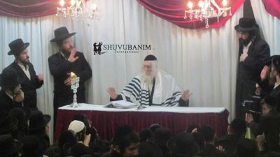 גלריית תמונות מדהימה ממסיבת החנוכה של בחורי קהילת שובו בנים עם הגה"צ הרב אליעזר ברלנד שליט"א