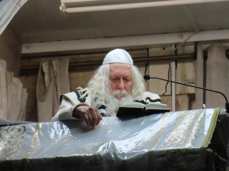 "אַתָּה נִגְלֵיתָ בַּעֲנַן כְּבוֹדֶךָ" • סיקור נרחב מקיבוץ שבועות בצילו של הגה"צ