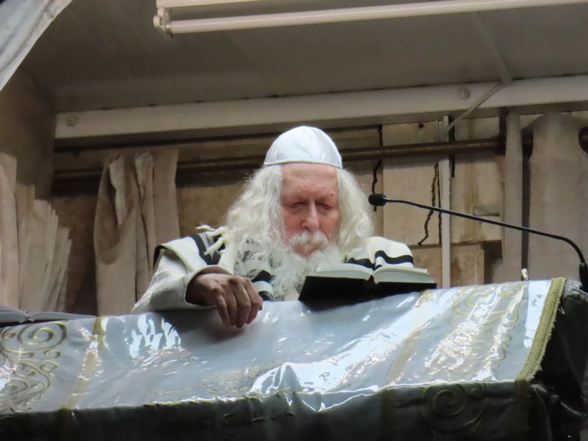 "אַתָּה נִגְלֵיתָ בַּעֲנַן כְּבוֹדֶךָ" • סיקור נרחב מקיבוץ שבועות בצילו של הגה"צ רבי אליעזר ברלנד שליט"א