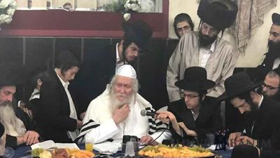 הגה"צ הרב אליעזר ברלנד שליט"א בשמחת האירוסין של נפתלי צוקר עם בת הרב שטרן שליט"א - גלריית תמונות מס' 1