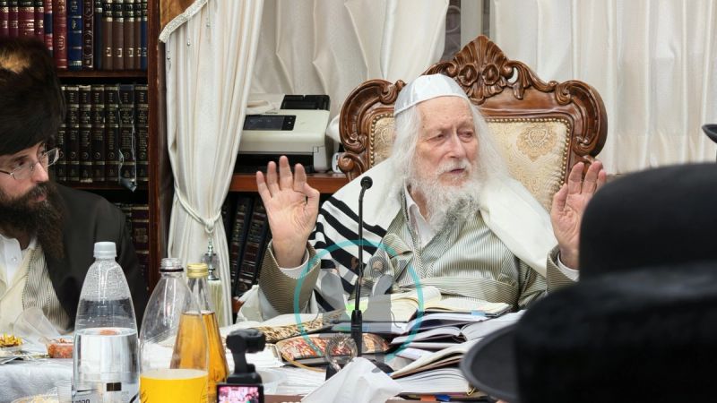 Rabbi Eliezer Berland shlit"a during the shiur
