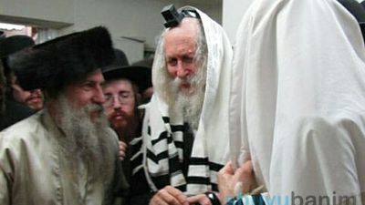 הלך לעולמו הגה"צ הרב אהרן רומפלר זצ"ל, מגדולי הדור ומראשוני הקמים לימין הגה"צ הרב אליעזר ברלנד שליט"א