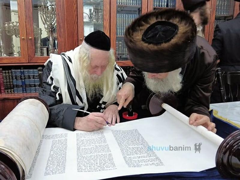 הכנסת ספר התורה לע"נ שמעון הלר ז"ל - עם הגה"צ הרב אליעזר ברלנד שליט"א