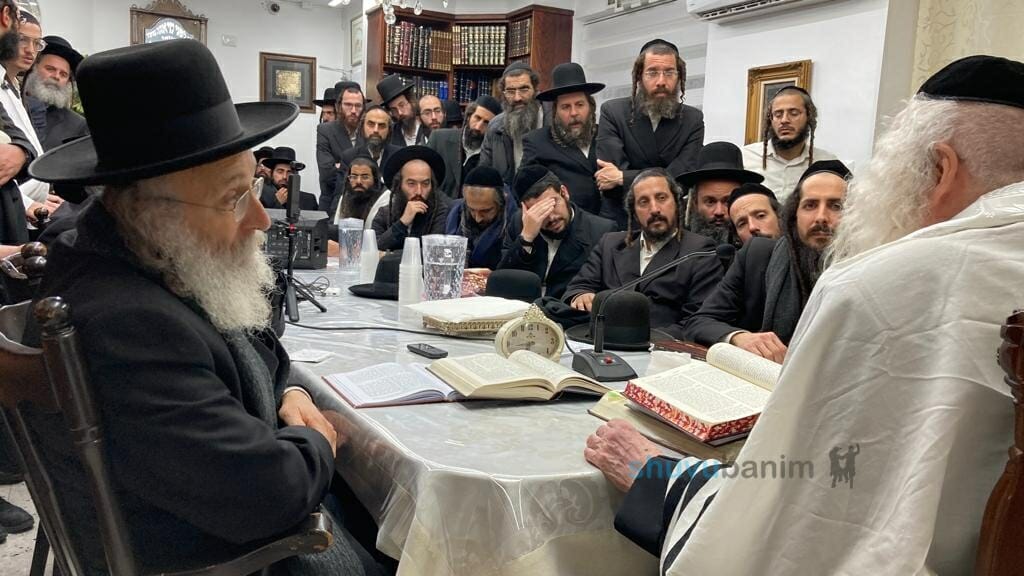 שיעור לאברכים מישיבת חוט של חסד במעונו של הגה"צ רבי אליעזר ברלנד שליט"א