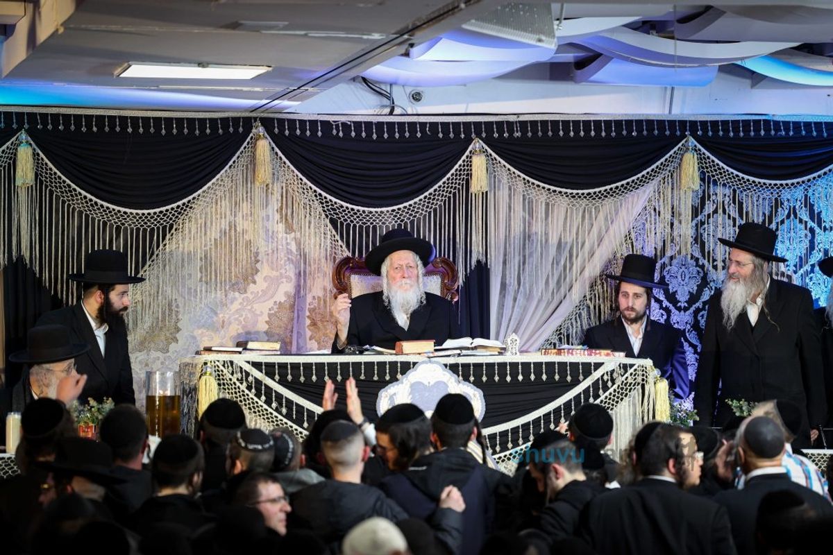 הילולת האלפים בראשותו של הגה"צ רבי אליעזר ברלנד שליט"א • "עַל יְדֵי רַבִּי נָתָן תַּלְמִידוֹ!"   • תיעוד נרחב וגלריית תמונות