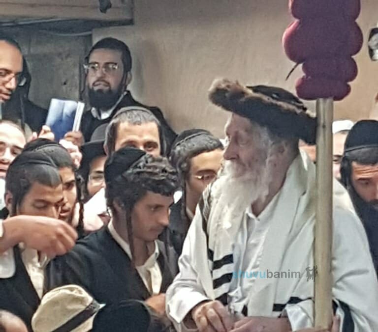 קריאת המגילה וכל מצוות פורים יחד עם הגה"צ הרב אליעזר ברלנד שליט"א