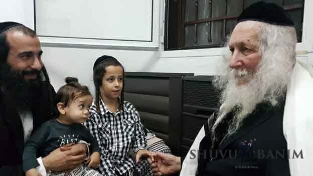 "אֶפְשָׁר לִלְמוֹד רַק כְּשֶׁהַתְּפִלָּה מְקֻבֶּלֶת" - דברי הגה"צ הרב אליעזר ברלנד שליט"א - גלריית תמונות מבית משפחת בוחבוט