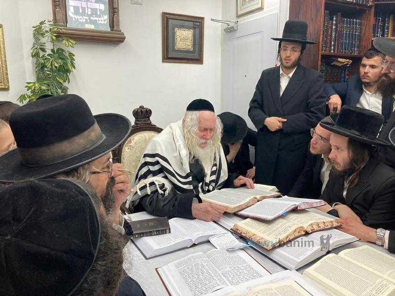 שיעורים לתושבי ברכפלד וחצור השבוע בבית הגה"צ רבי אליעזר ברלנד שליט"א