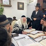 שיעורים לתושבי ברכפלד וחצור השבוע בבית הגה"צ רבי אליעזר ברלנד שליט"א