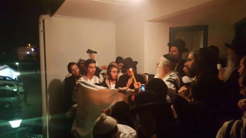 צפו: זאת חנוכה תשע"ו עם הגה"צ הרב אליעזר ברלנד שליט"א בדרום אפריקה