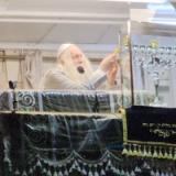 לְהַדְלִיק נֵר חֲנוּכָּה • הגה"צ רבי אליעזר ברלנד שליט"א בהדלקת נר ראשון של חנוכה