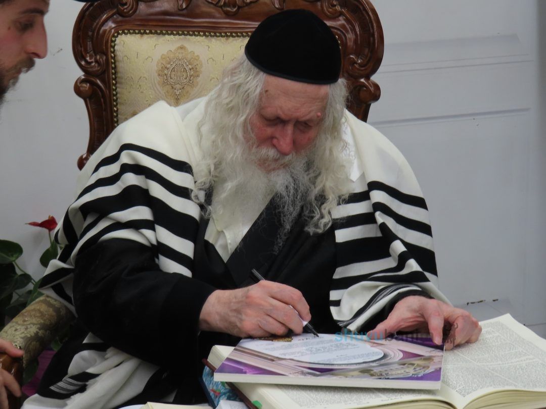 שיעור במעונו של הגה"צ רבי אליעזר ברלנד שליט"א לחבורת בני הנעורים למתקרבים הליטאים