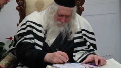 שיעור במעונו של הגה"צ רבי אליעזר ברלנד שליט"א לחבורת בני הנעורים למתקרבים הליטאים