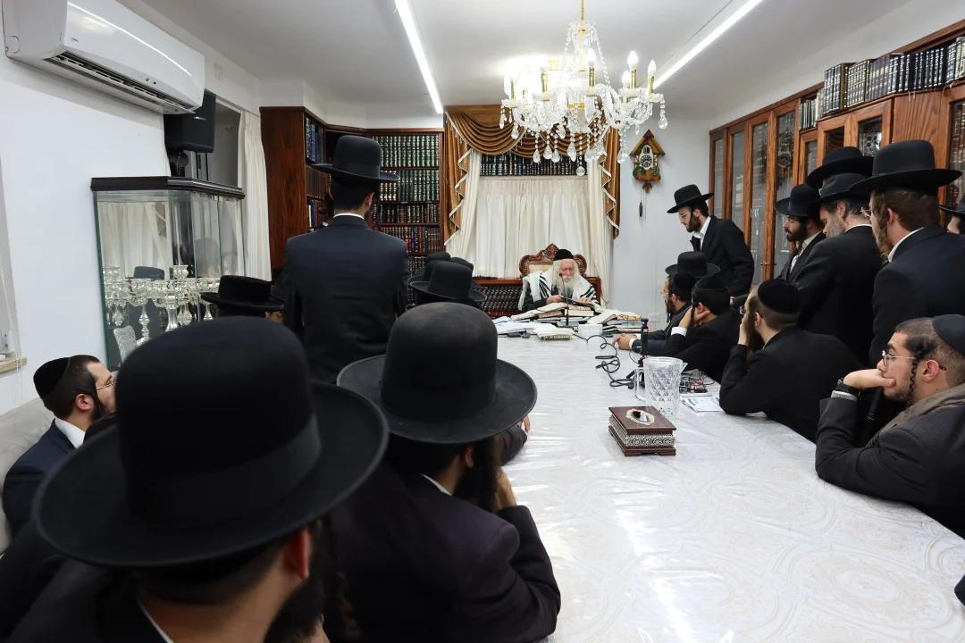 שיעור לכולל הוראה במעונו של הגה"צ רבי אליעזר ברלנד שליט"א