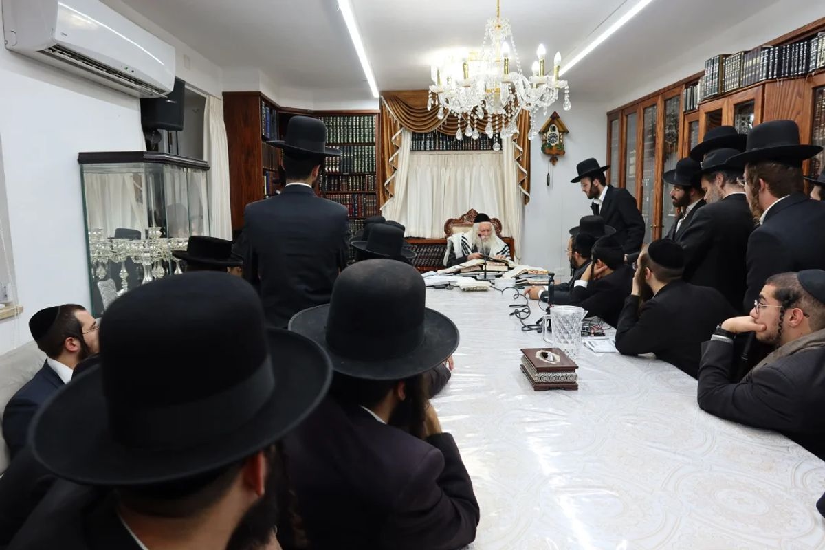 שיעור לכולל הוראה במעונו של הגה"צ רבי אליעזר ברלנד שליט"א