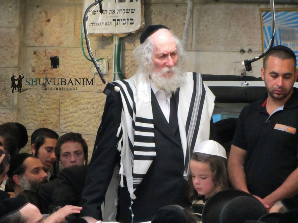 "גם כשדופקים מסמר זה צריך להיות לשם שמים" – הגה"צ הרב אליעזר ברלנד שליט"א