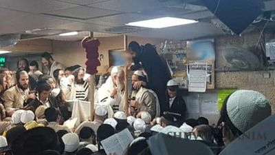 שושן פורים אצל הגה"צ הרב אליעזר ברלנד שליט"א