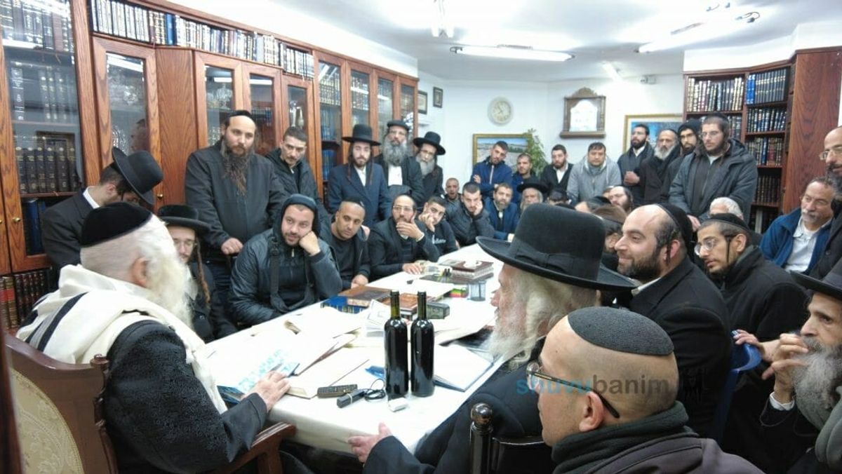 שיעור במעונו של הגה"צ רבי אליעזר ברלנד שליט"א לתושבי רמת גן
