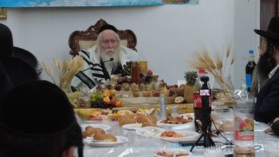 פֵּרוֹתֶךָ מְתוּקִים • הגה"צ רבי אליעזר ברלנד שליט"א בעריכת שולחן ט"ו בשבט בקודש פנימה