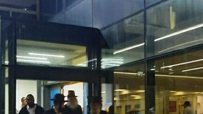 Rav Berland Shlit"a in Hospital Visit to Rav Shimon Badani Shlit"a